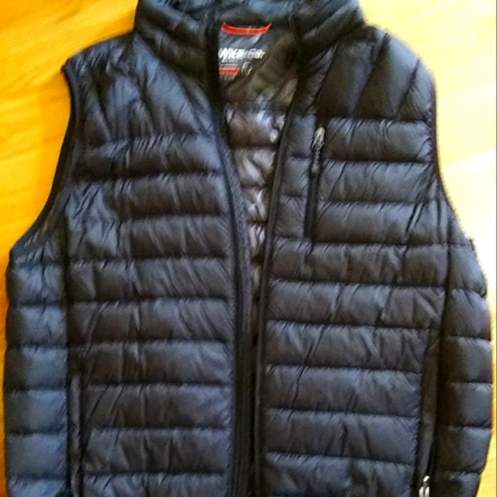 Hawke & co. Vest